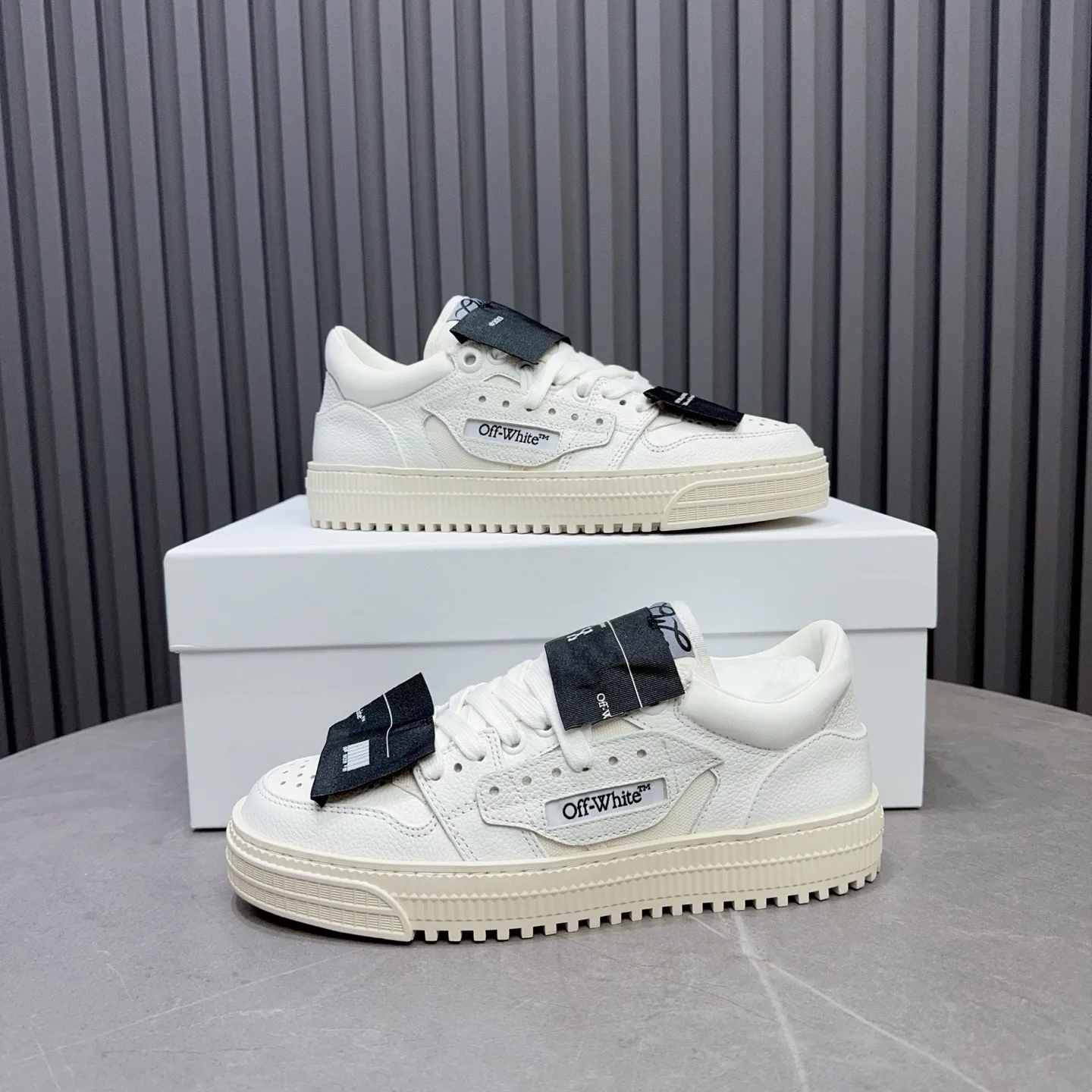 P760 OFF WHITE⚡️Couple model⚡️35-40 women’s model 39-46 men’s model